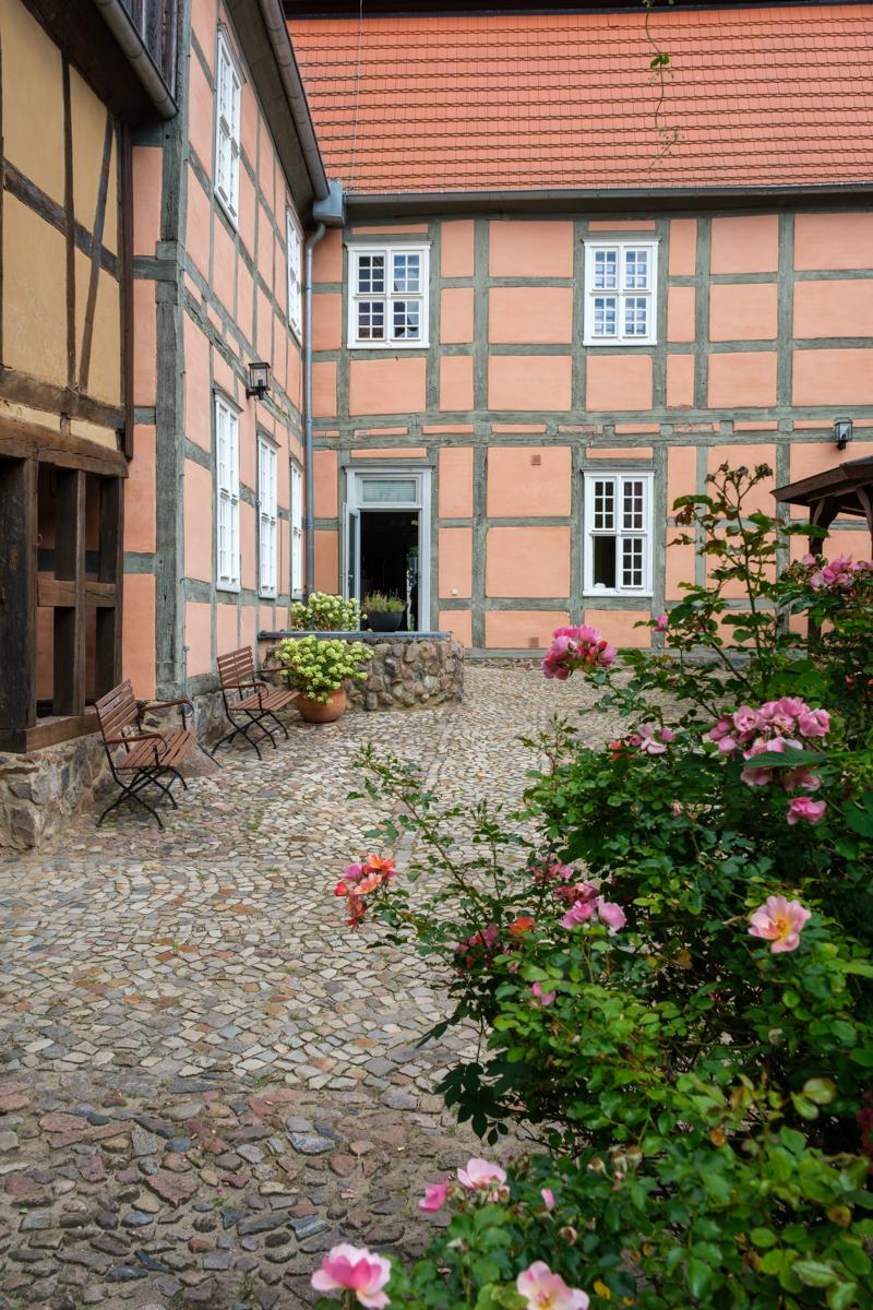 Der Innenhof im Herbst'schen Haus (Wegemuseum)